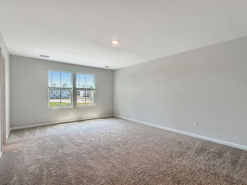 Spacious, unfurnished interior of a new home in , Summerville (Image 36).