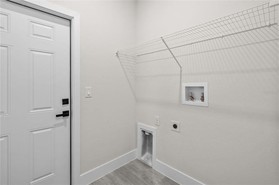 Spacious, unfurnished interior of a new home in , Sebring (Image 18).