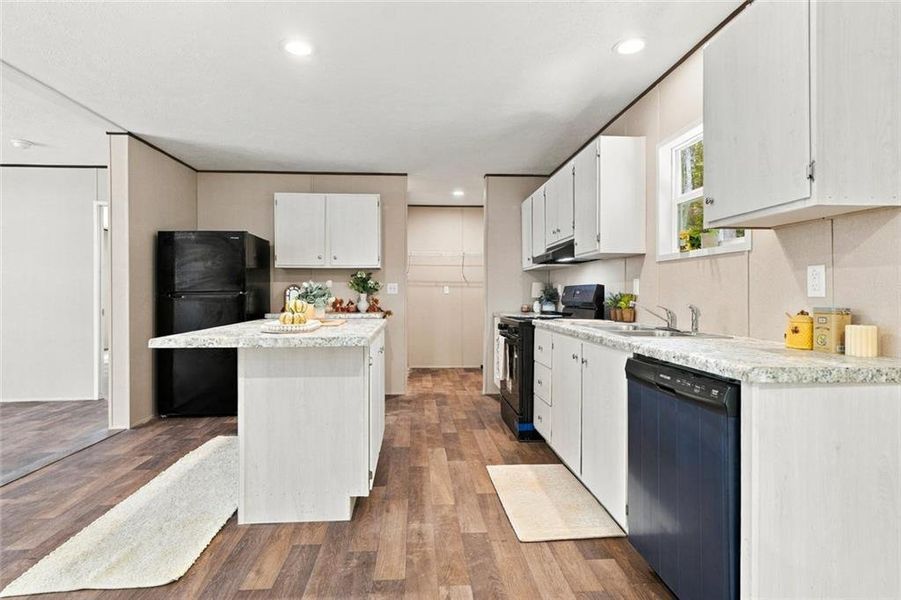 Furnished interior view inside a new home in , Jasper (Image 11).