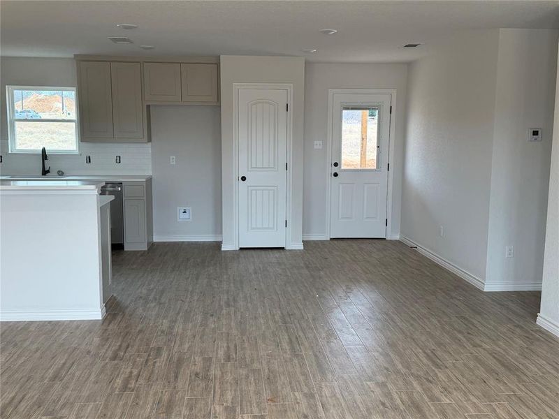 Spacious, unfurnished interior of a new home in , Springtown (Image 5).