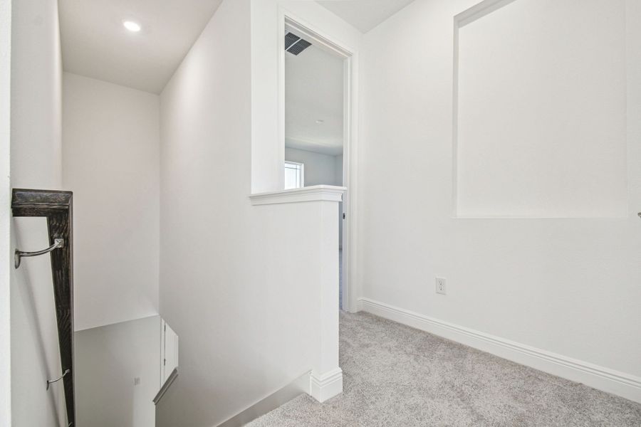 Representative unfurnished interior of a home built from the 50 ' - Saratoga by William Ryan Homes in Tamarack at Two Rivers, Zephyrhills (Image 34).