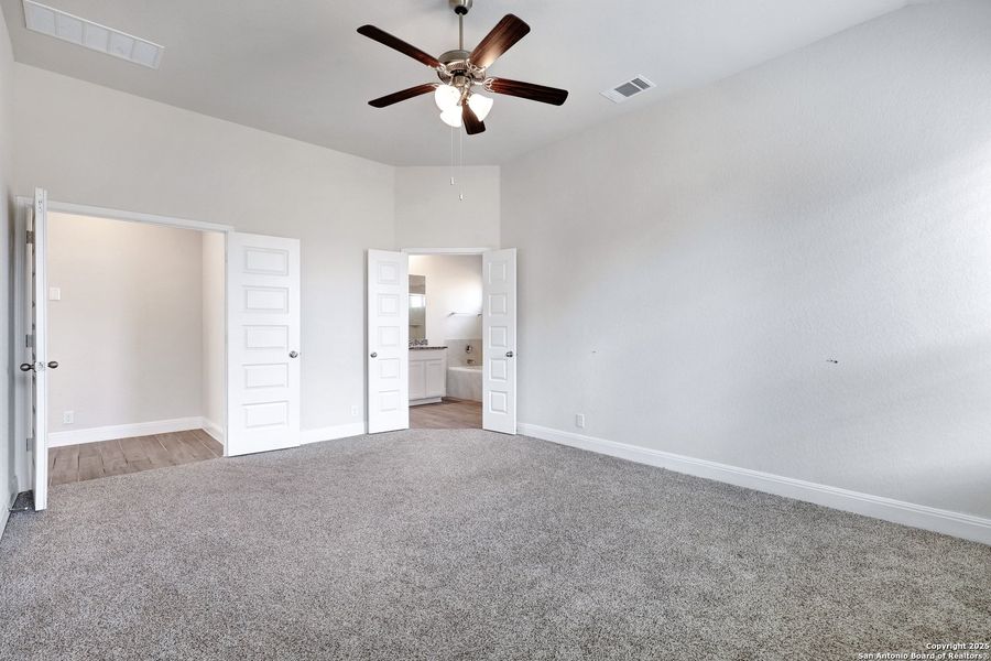 Spacious, unfurnished interior of a new home in Steele Creek, Cibolo (Image 13).