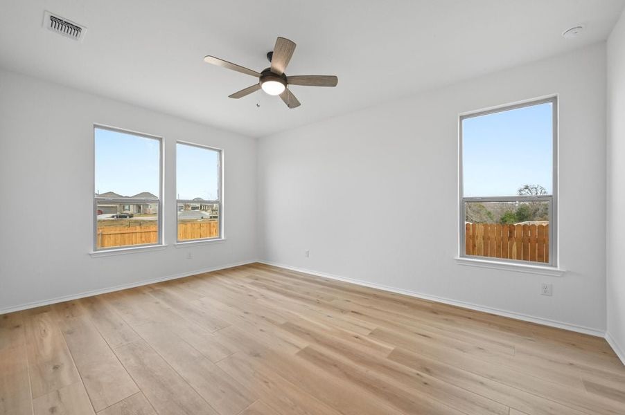 Spacious, unfurnished interior of a new home in Overlook Ranch, Georgetown (Image 8).