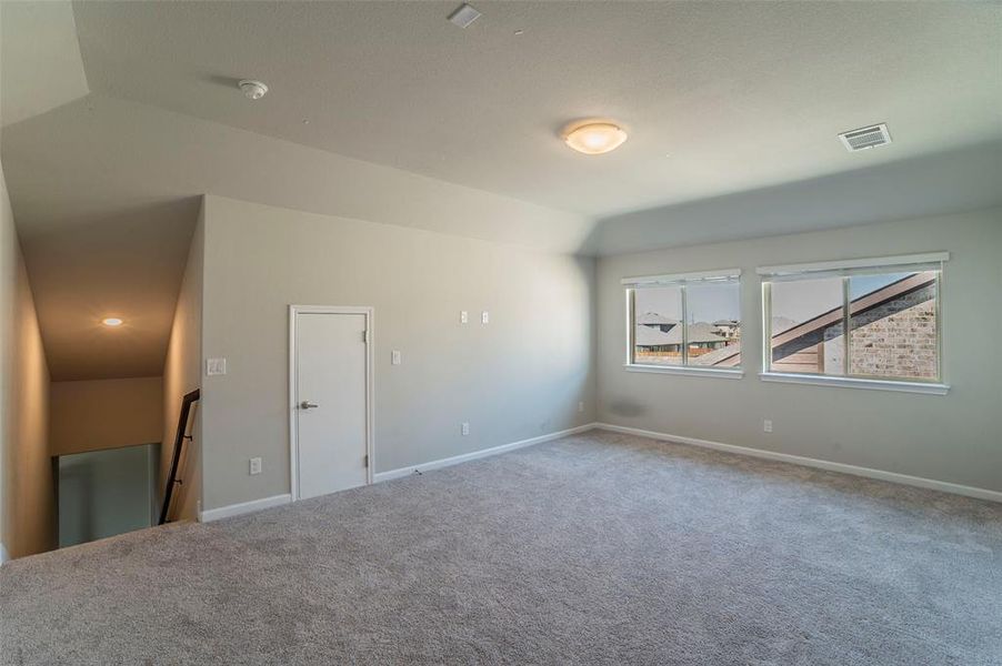 Spacious, unfurnished interior of a new home in , Aubrey (Image 21).