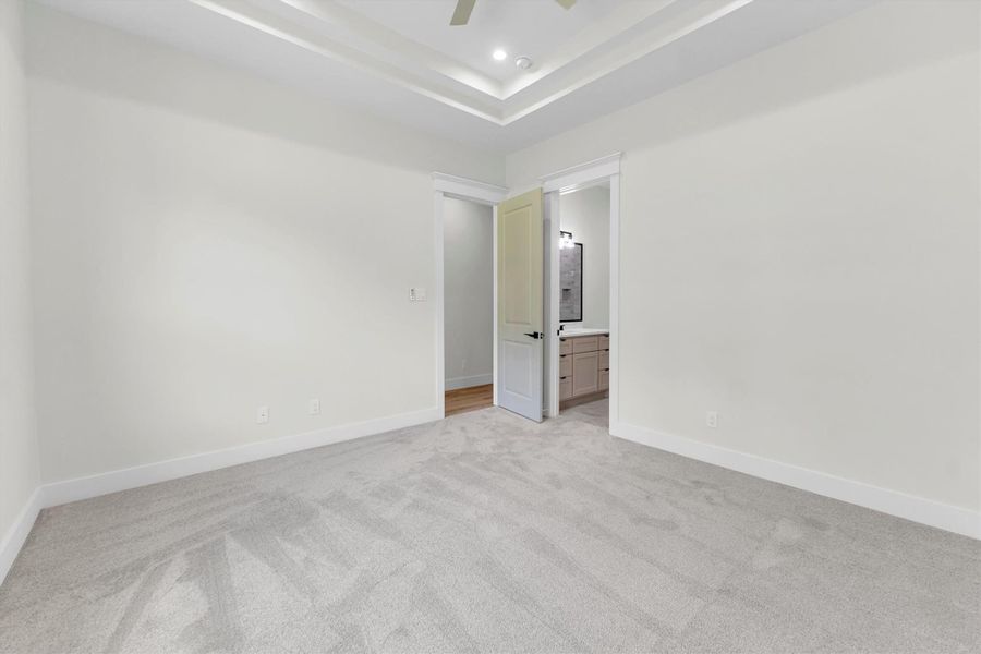 Spacious, unfurnished interior of a new home in , Conroe (Image 25).