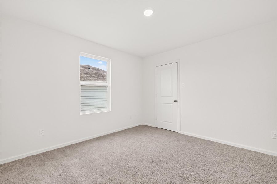 Spacious, unfurnished interior of a new home in Chapel Run, Montgomery (Image 29).
