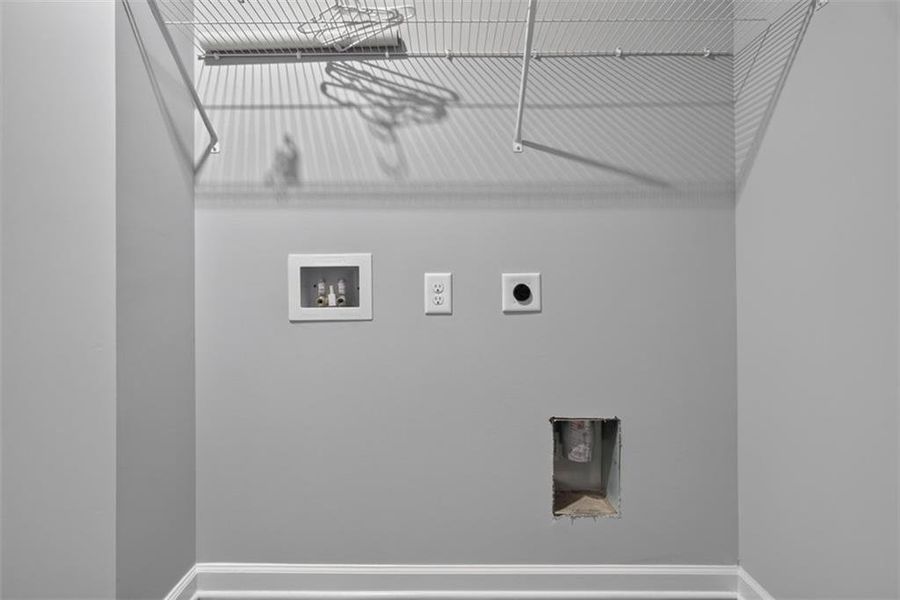 Spacious, unfurnished interior of a new home in , Eastanollee (Image 24).