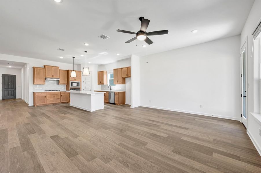 Spacious, unfurnished interior of a new home in Heritage, Dripping Springs (Image 33).