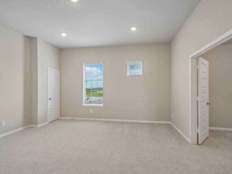 Spacious, unfurnished interior of a new home in Massey Oaks - Estate Series, Pearland (Image 22).