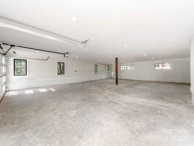 Car Lovers Garage and or Amazing Storage