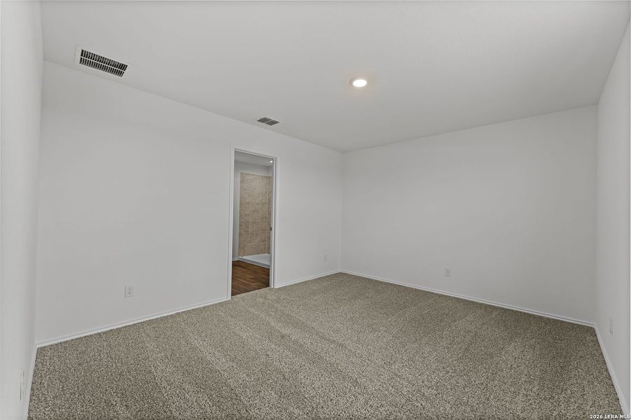 Spacious, unfurnished interior of a new home in Avenida, Converse (Image 14).