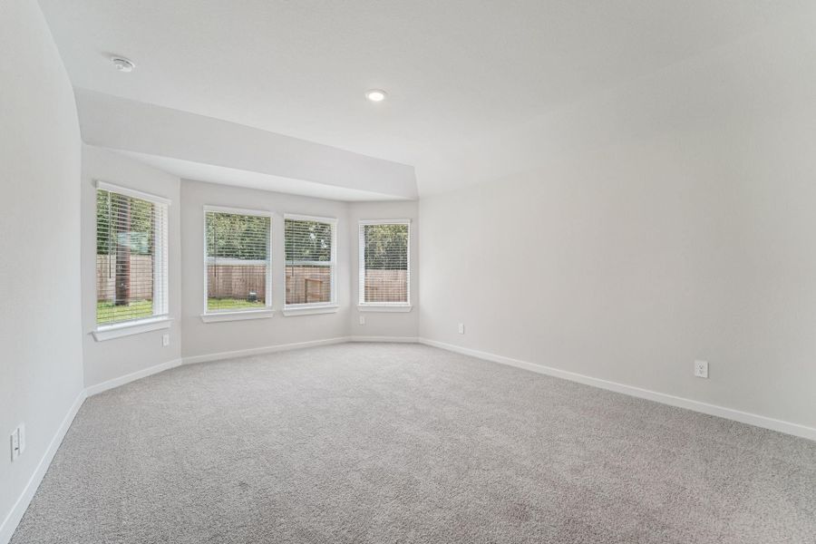 Spacious, unfurnished interior of a new home in Stewart's Ranch, Conroe (Image 18).