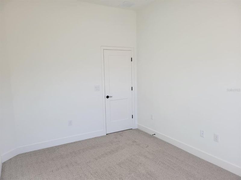 Spacious, unfurnished interior of a new home in Arbor Park, Leesburg (Image 22).