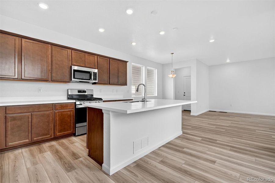 2110 Wagon Wheel Aly ~ Ready Now