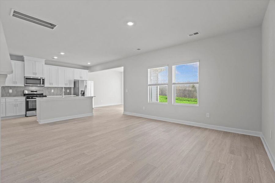 Spacious, unfurnished interior of a new home in Creek Ridge - Heritage Collection, Spartanburg (Image 11). Spacious, unfurnished interior of a new home in Creek Ridge - Heritage Collection, Spartanburg (Image 11).
