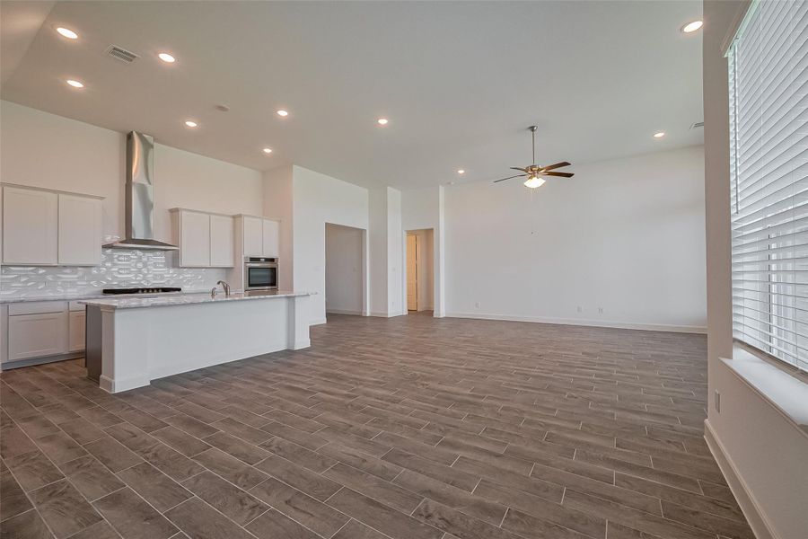 Spacious, unfurnished interior of a new home in Lago Mar, Texas City (Image 27). Spacious, unfurnished interior of a new home in Lago Mar, Texas City (Image 27).