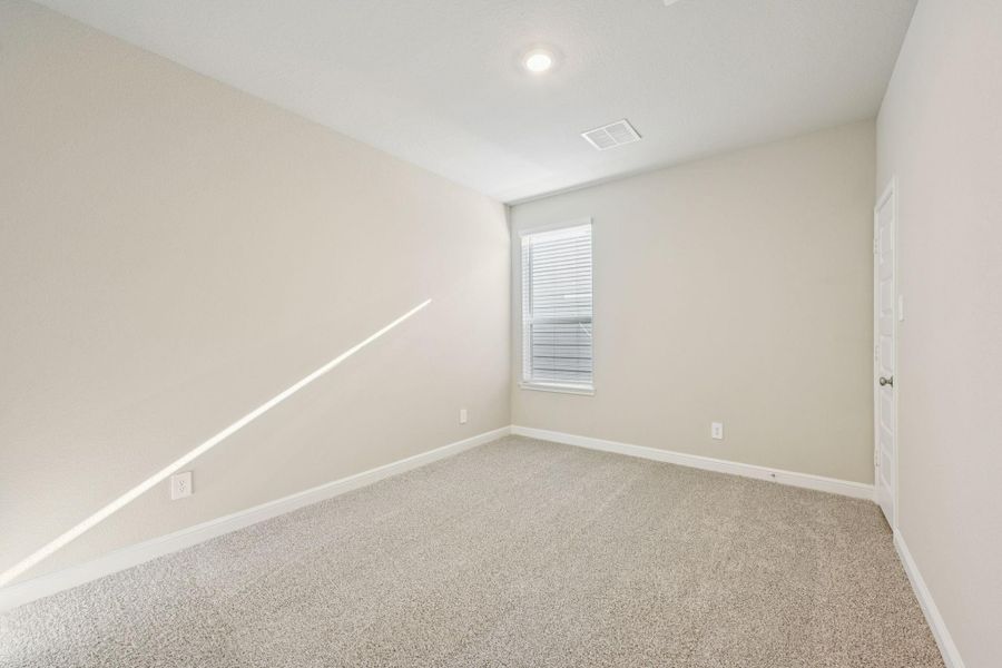 Spacious, unfurnished interior of a new home in Kemah Crossing - Luxe Series, Kemah (Image 42).