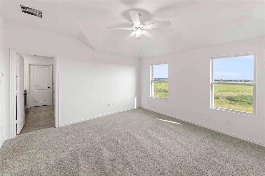 Spacious, unfurnished interior of a new home in Creekview Fossil Ridge, Pilot Point (Image 24).