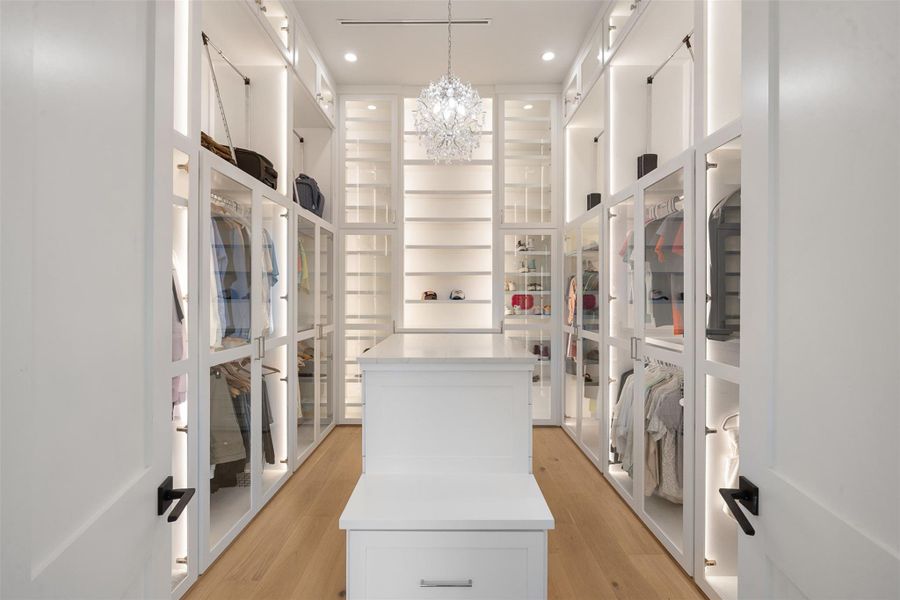 LARGE CLOSET