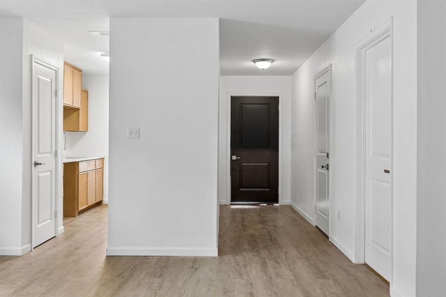 Spacious, unfurnished interior of a new home in , Dallas (Image 10).