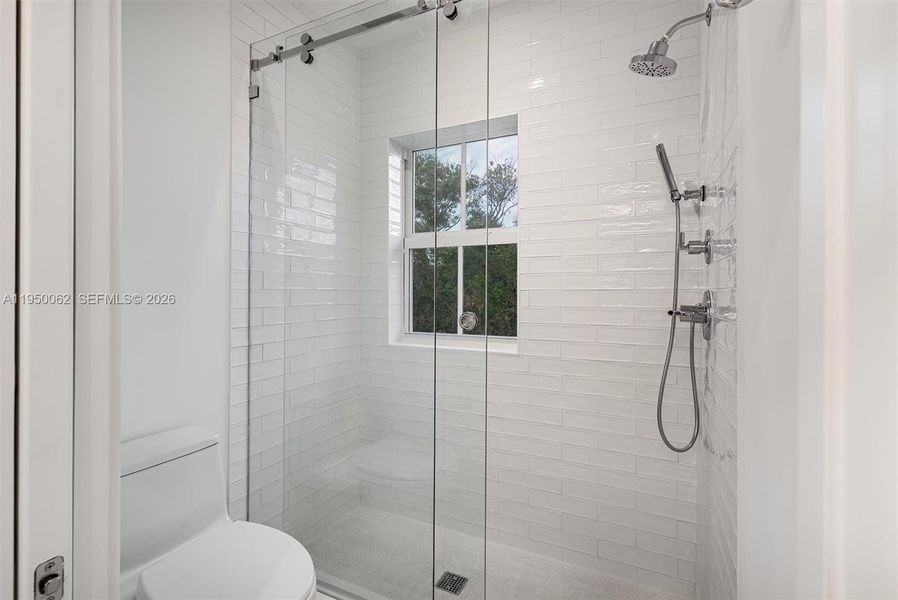 Image 83 of a home in .