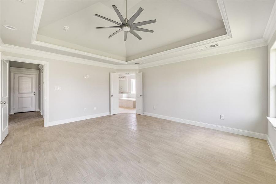 Spacious, unfurnished interior of a new home in Pecan Plantation, Granbury (Image 15).