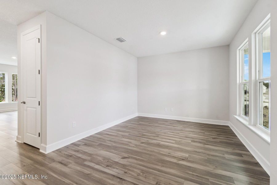 Spacious, unfurnished interior of a new home in Tributary 70', Yulee (Image 16).