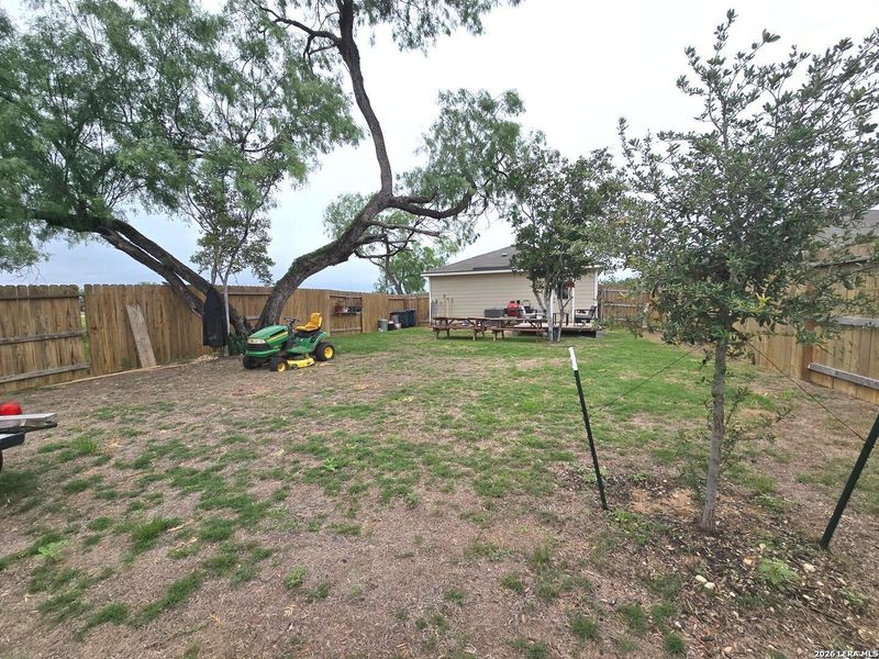 Exterior details and patio area of a home in , San Antonio (Image 15).