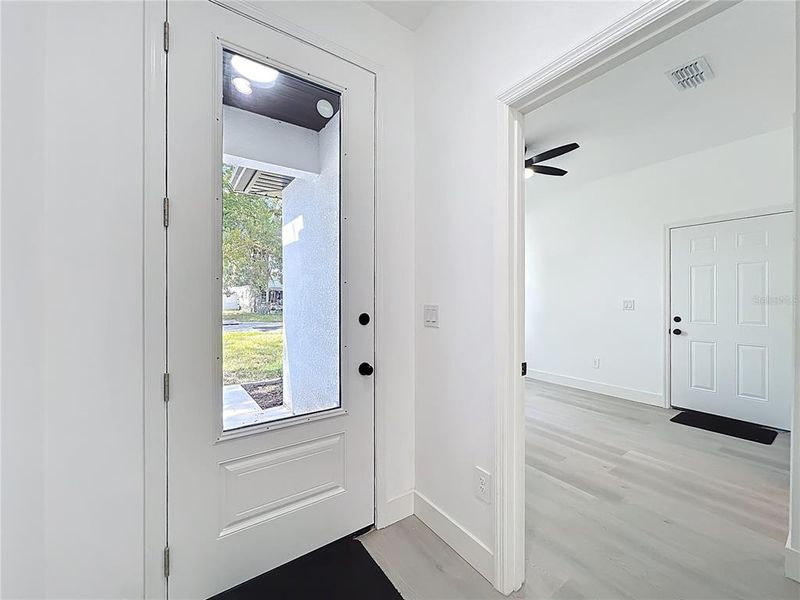 Spacious, unfurnished interior of a new home in , Orlando (Image 41).