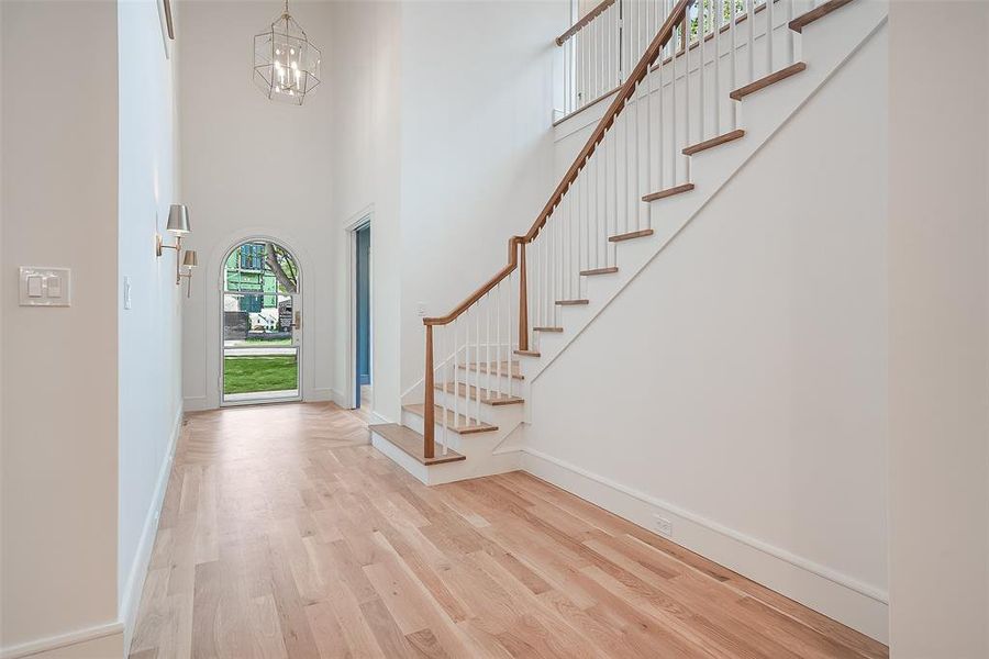 Spacious, unfurnished interior of a new home in , Dallas (Image 34).