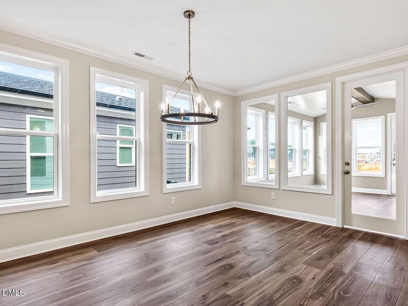 011-1280x960-dining-room