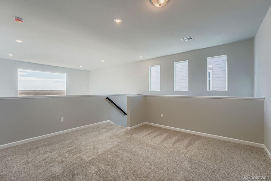 Spacious, unfurnished interior of a new home in Wolf Creek Run, Strasburg (Image 25).