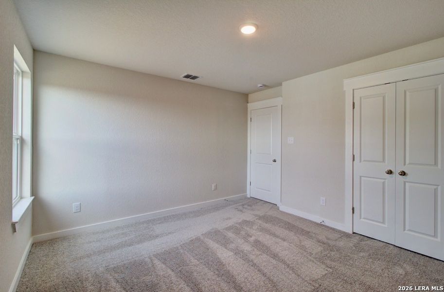 Spacious, unfurnished interior of a new home in Cloud Country, New Braunfels (Image 11).