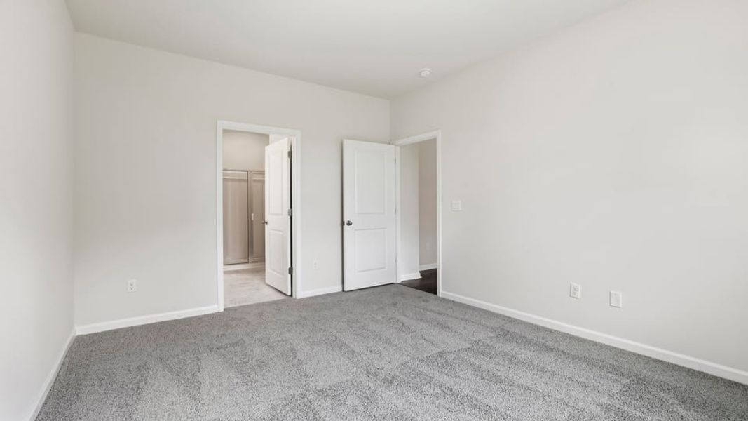 Spacious, unfurnished interior of a new home in Hunters Ridge, Woodruff (Image 34).