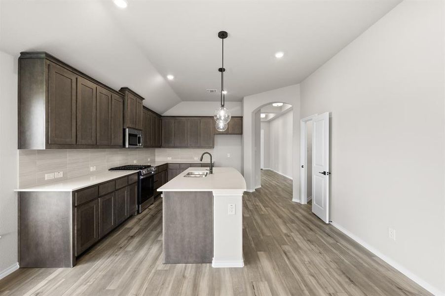 DFW-Hunters Ridge-Concept 2186-1000 Quincy Court- Kitchen - Risewell Homes-2 DFW-Hunters Ridge-Concept 2186-1000 Quincy Court- Kitchen - Risewell Homes-2