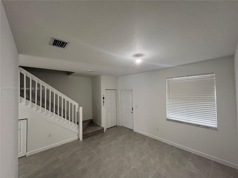 Spacious, unfurnished interior of a new home in , Miami Gardens (Image 17).