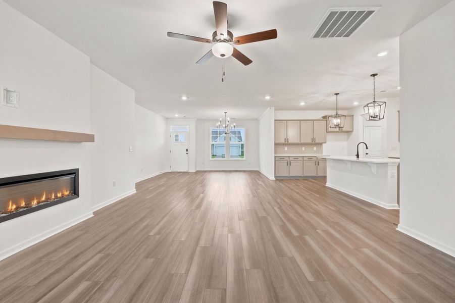 Spacious, unfurnished interior of a new home in Edgefield, Loris (Image 32).