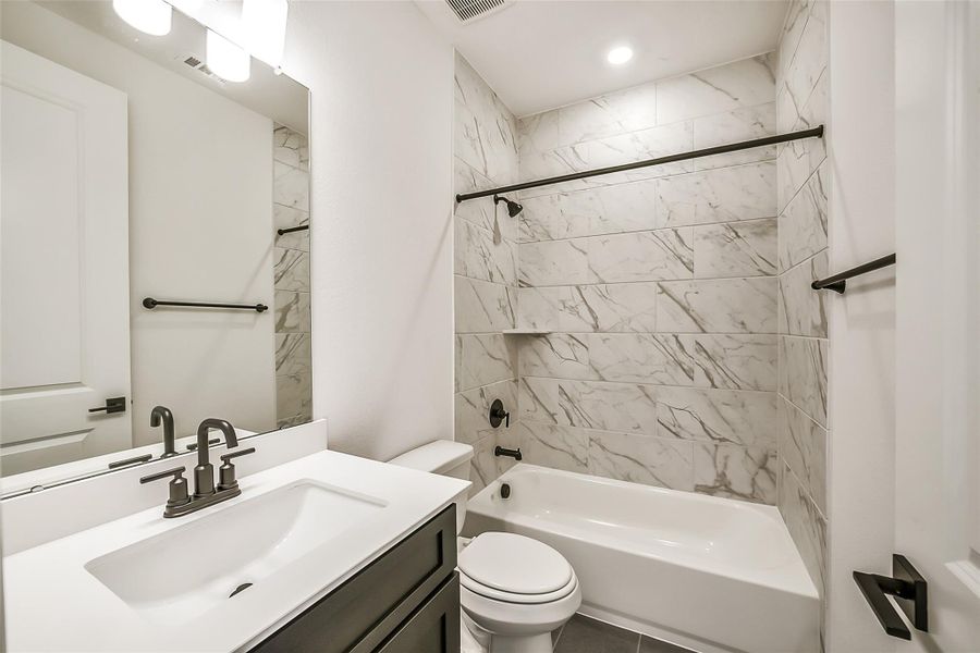 Furnished interior view inside a new home in Sienna 40', Missouri City (Image 11). Furnished interior view inside a new home in Sienna 40', Missouri City (Image 11).