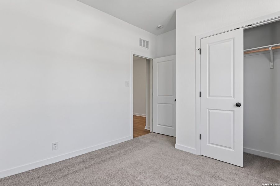Spacious, unfurnished interior of a new home in Nopal Valley, San Antonio (Image 30).