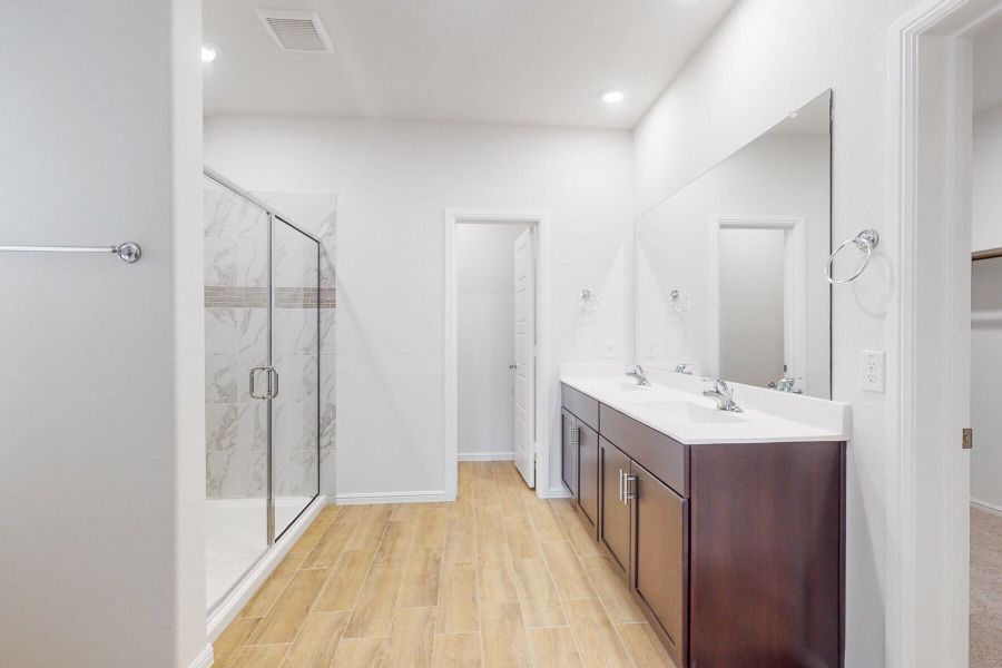 Owner's Bathroom Owner's Bathroom