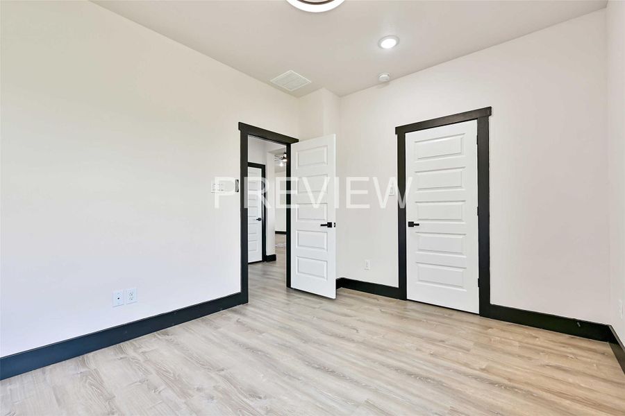 Spacious, unfurnished interior of a new home in , Angleton (Image 32).