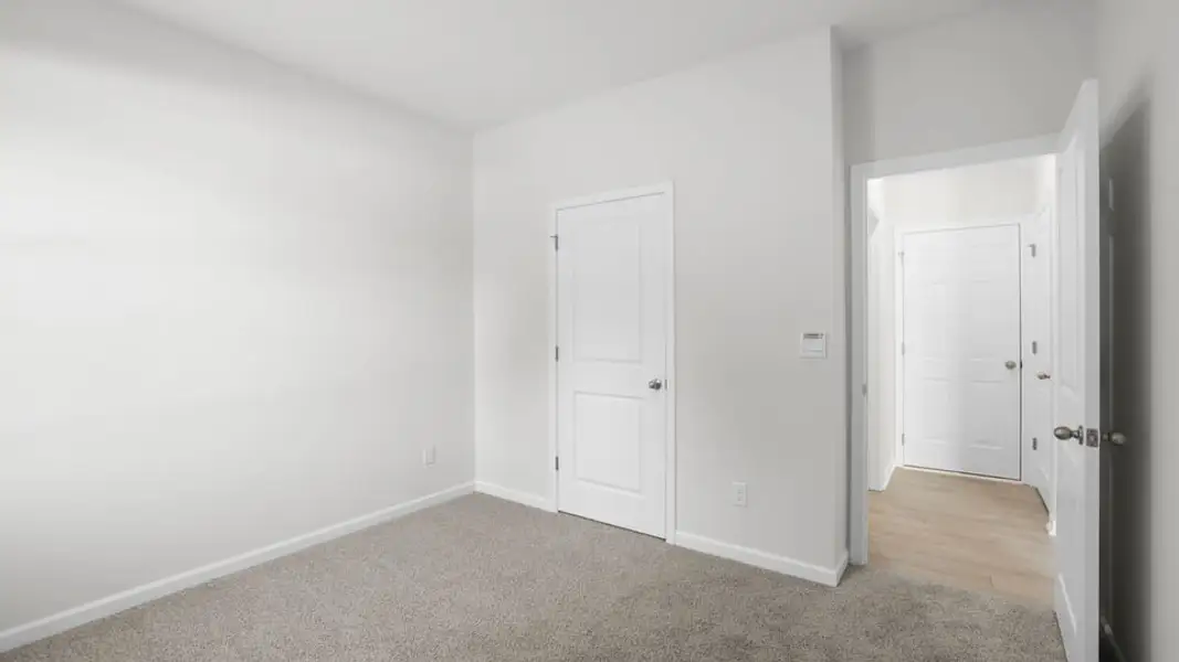 Spacious, unfurnished interior of a new home in Chestnut Ridge, Greenville (Image 24).