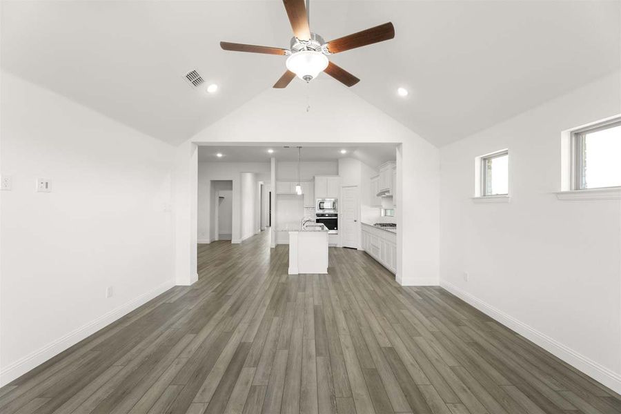 Spacious, unfurnished interior of a new home in Heartland, Heartland (Image 23).