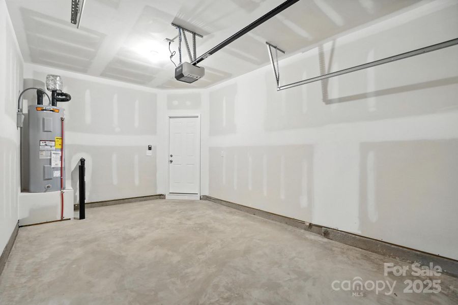 Spacious, unfurnished interior of a new home in Harrisburg Village Townhomes, Harrisburg (Image 24).