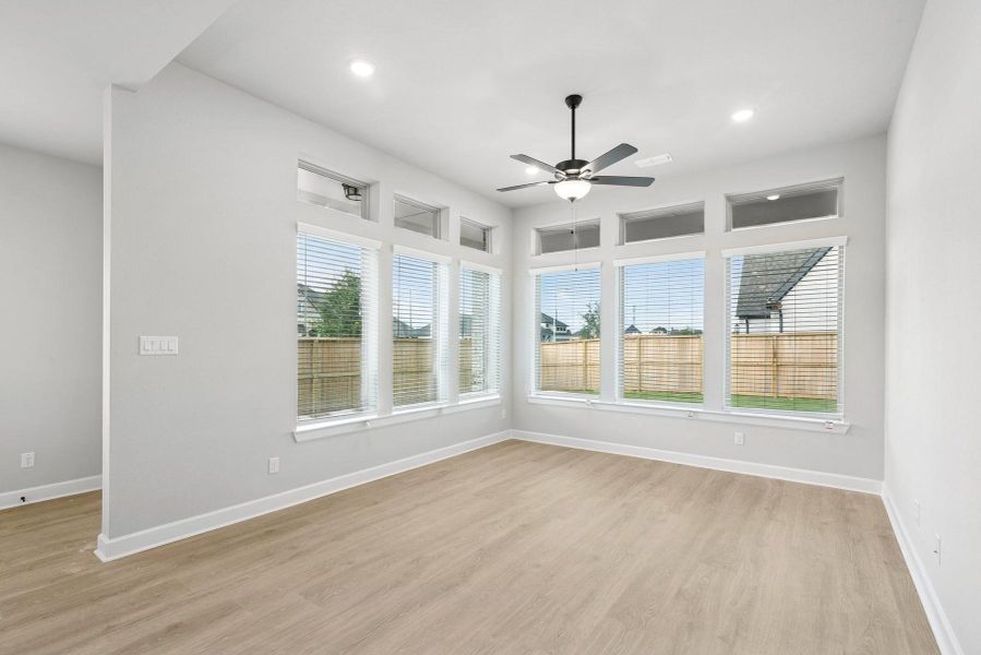 Spacious, unfurnished interior of a new home in Harvest Green 45', Richmond (Image 20).