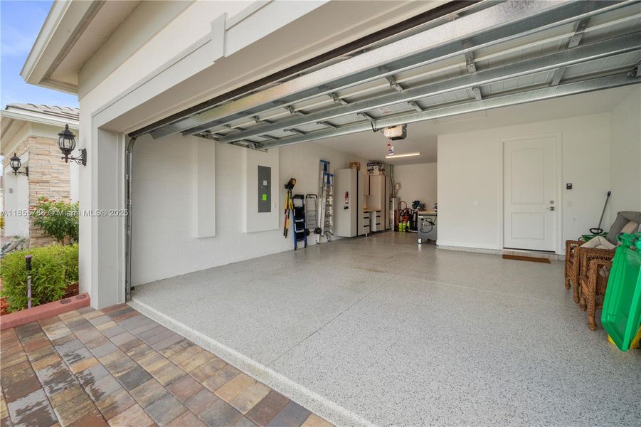 Spacious, unfurnished interior of a new home in Del Webb Tradition, Port St. Lucie (Image 19).