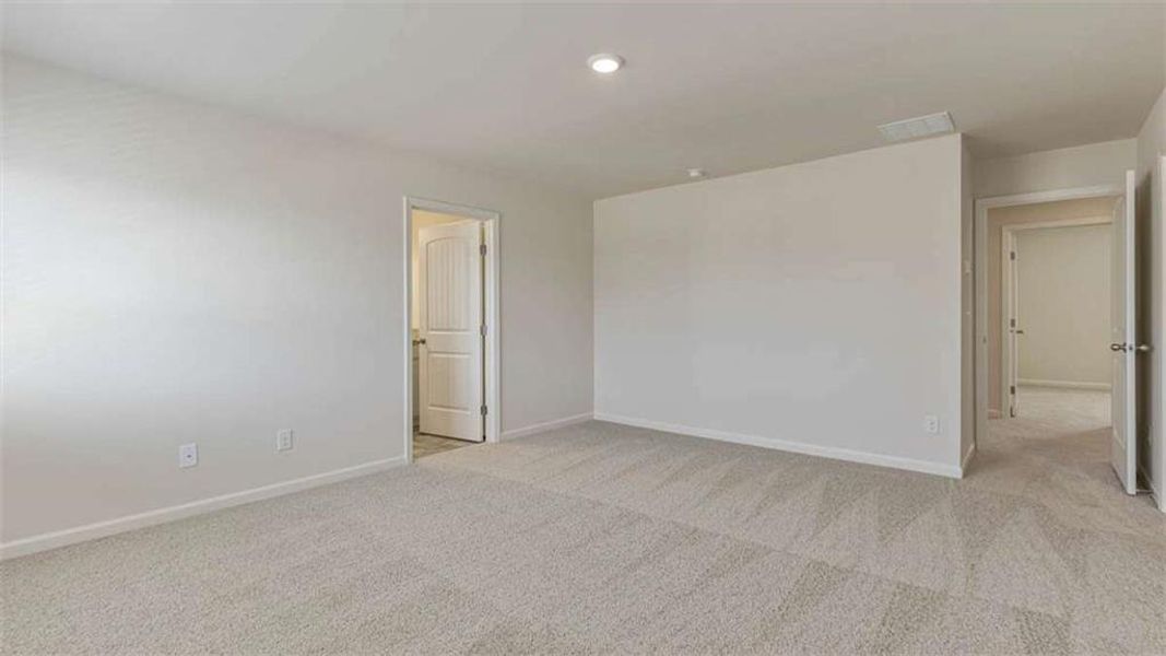 Spacious, unfurnished interior of a new home in Sherwood Manor, College Park (Image 18).