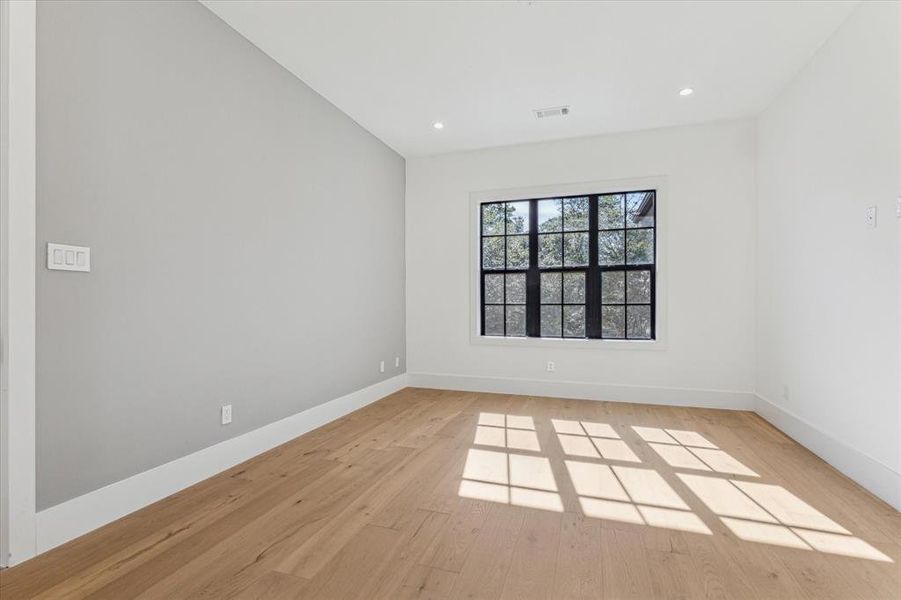 Secondary Bedroom.