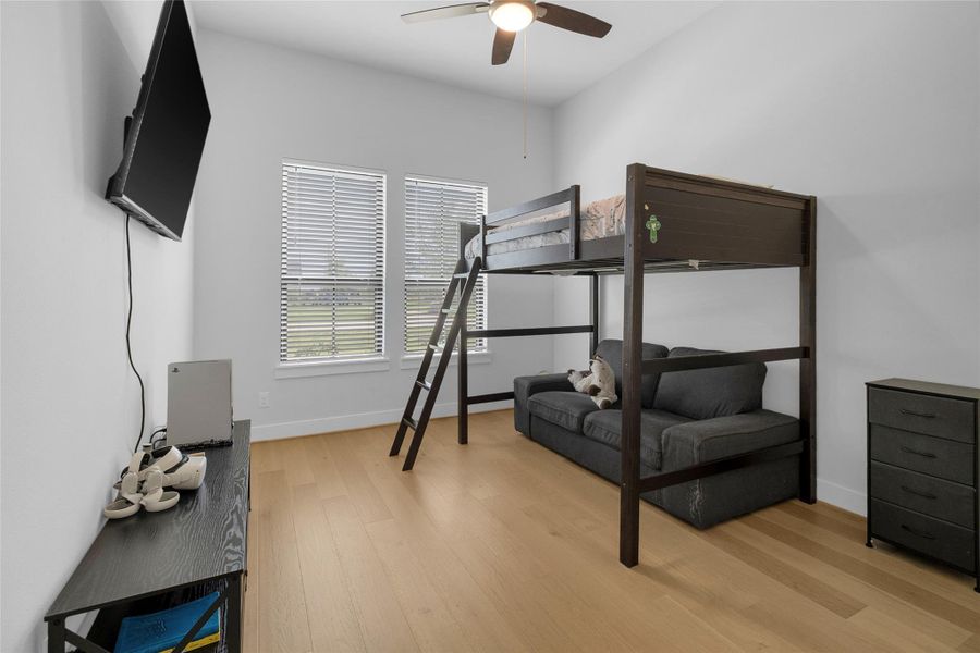 Versatile bedroom perfect for guests.