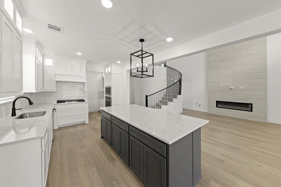 11. 5701 Burford - Kitchen (4)